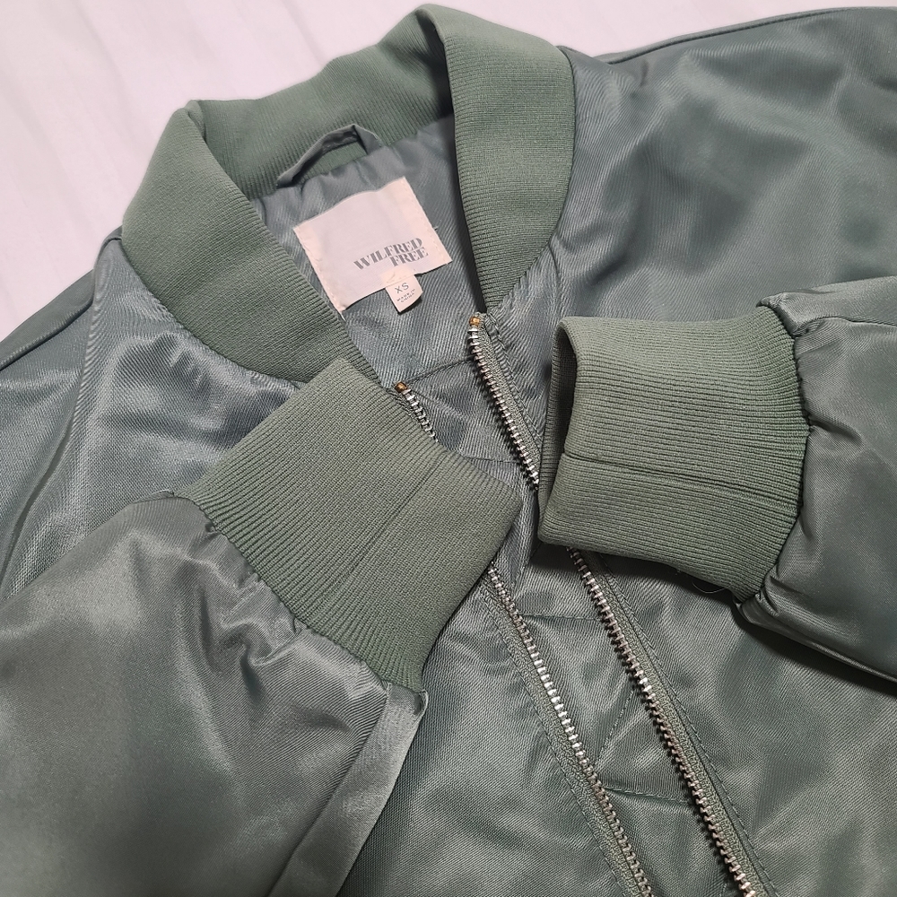 Aritzia Wilfred Free Green Bomber Longline Slim Boyfriend Jacket in XS